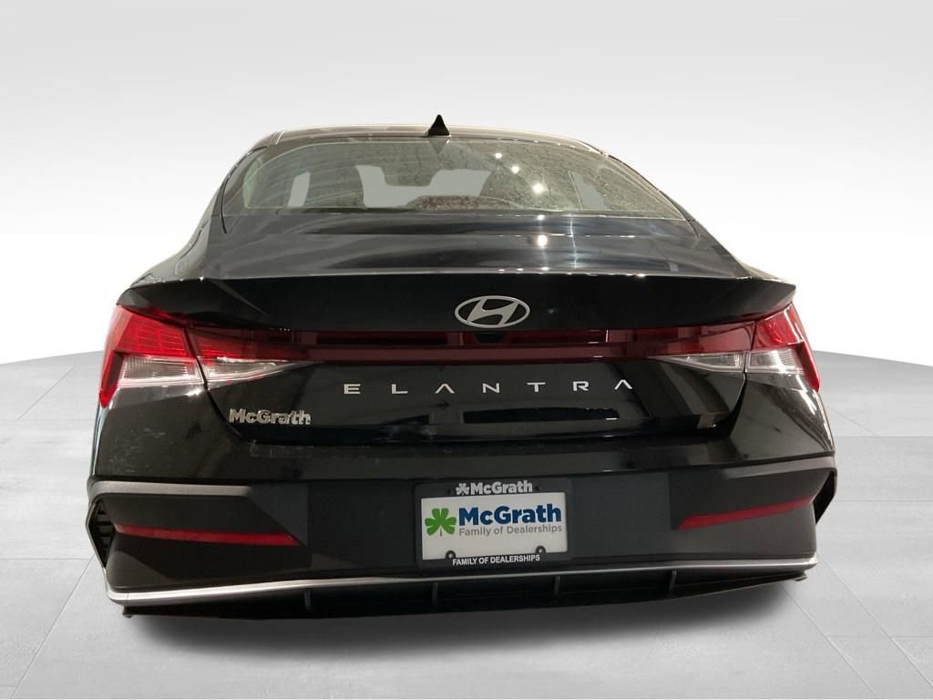 New 2026 Hyundai Elantra SE w/ Cargo Package image 5