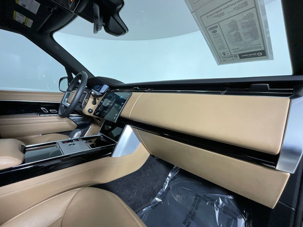 Certified 2024 Land Rover Range Rover SE AWD/4WD image 19