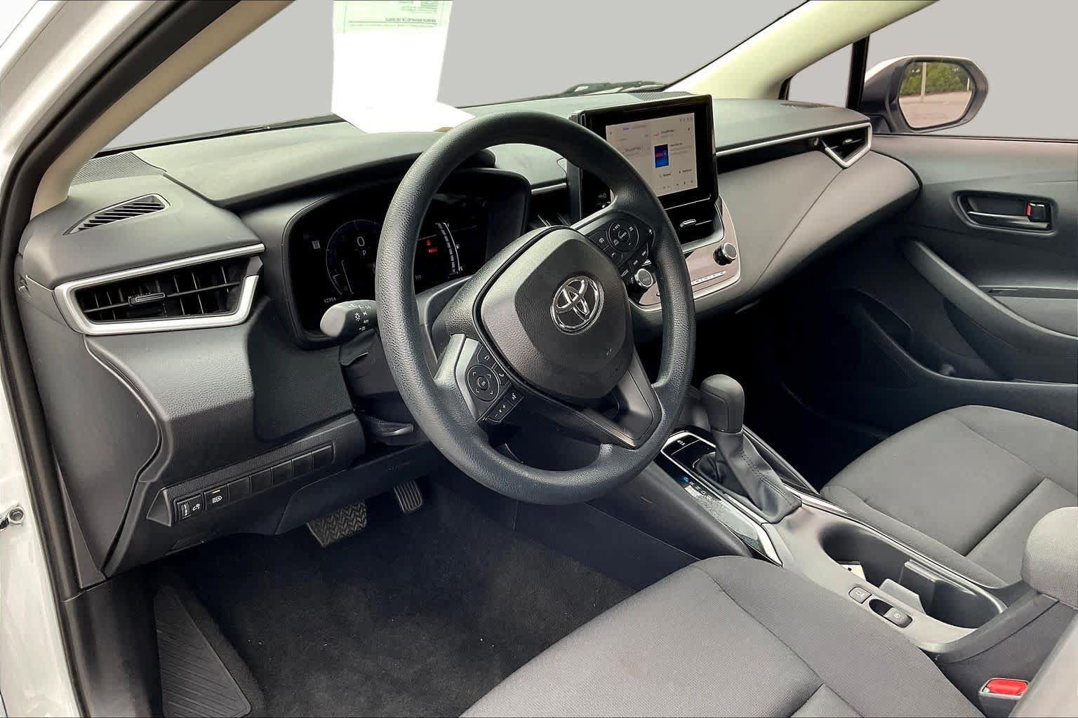 Used 2026 Toyota Corolla LE FWD image 33