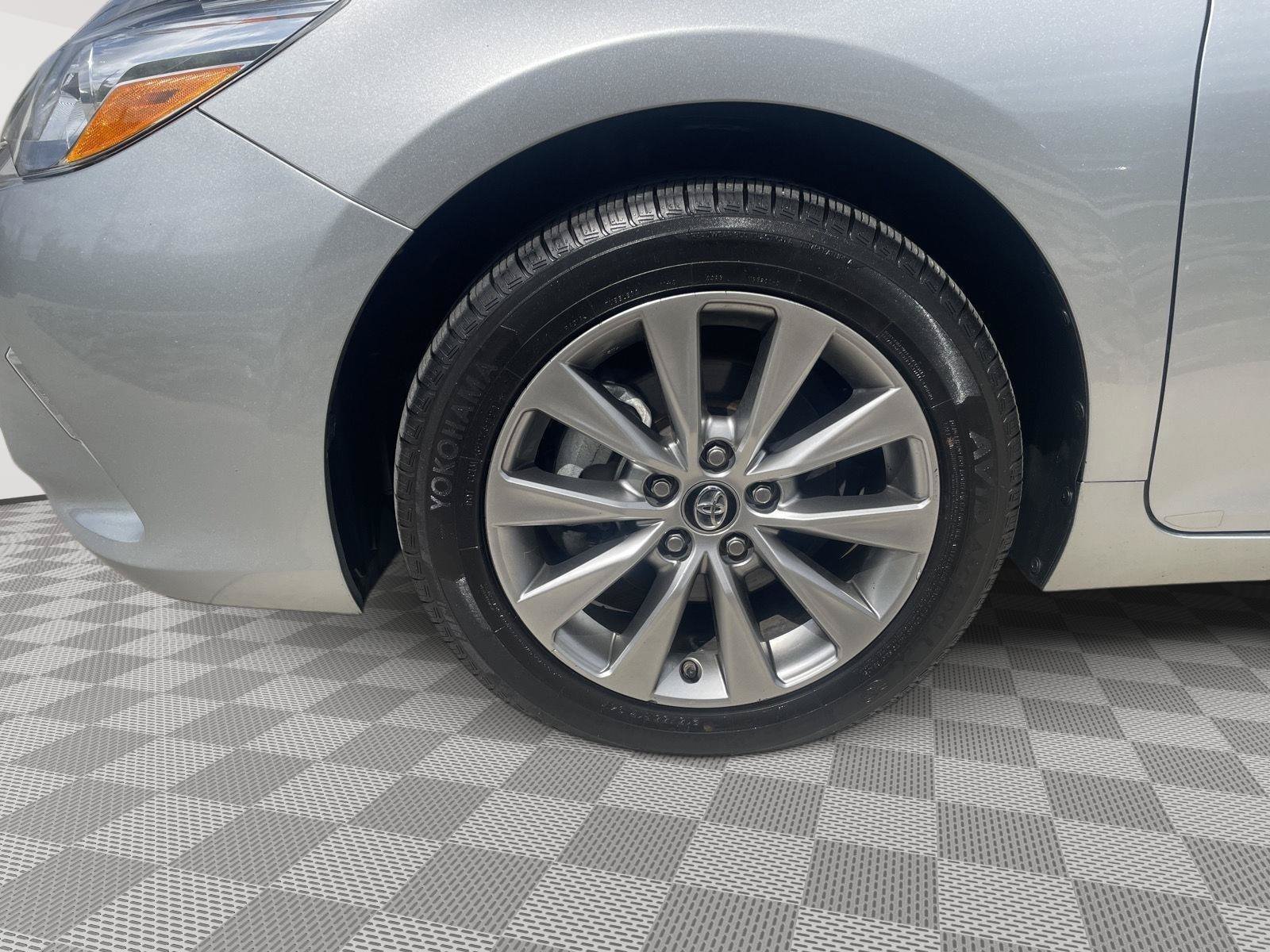 Used 2017 Toyota Camry XLE FWD image 28