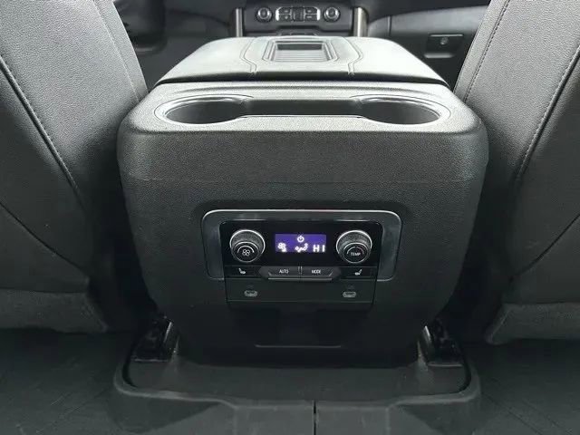Used 2023 Chevrolet Suburban High Country image 21