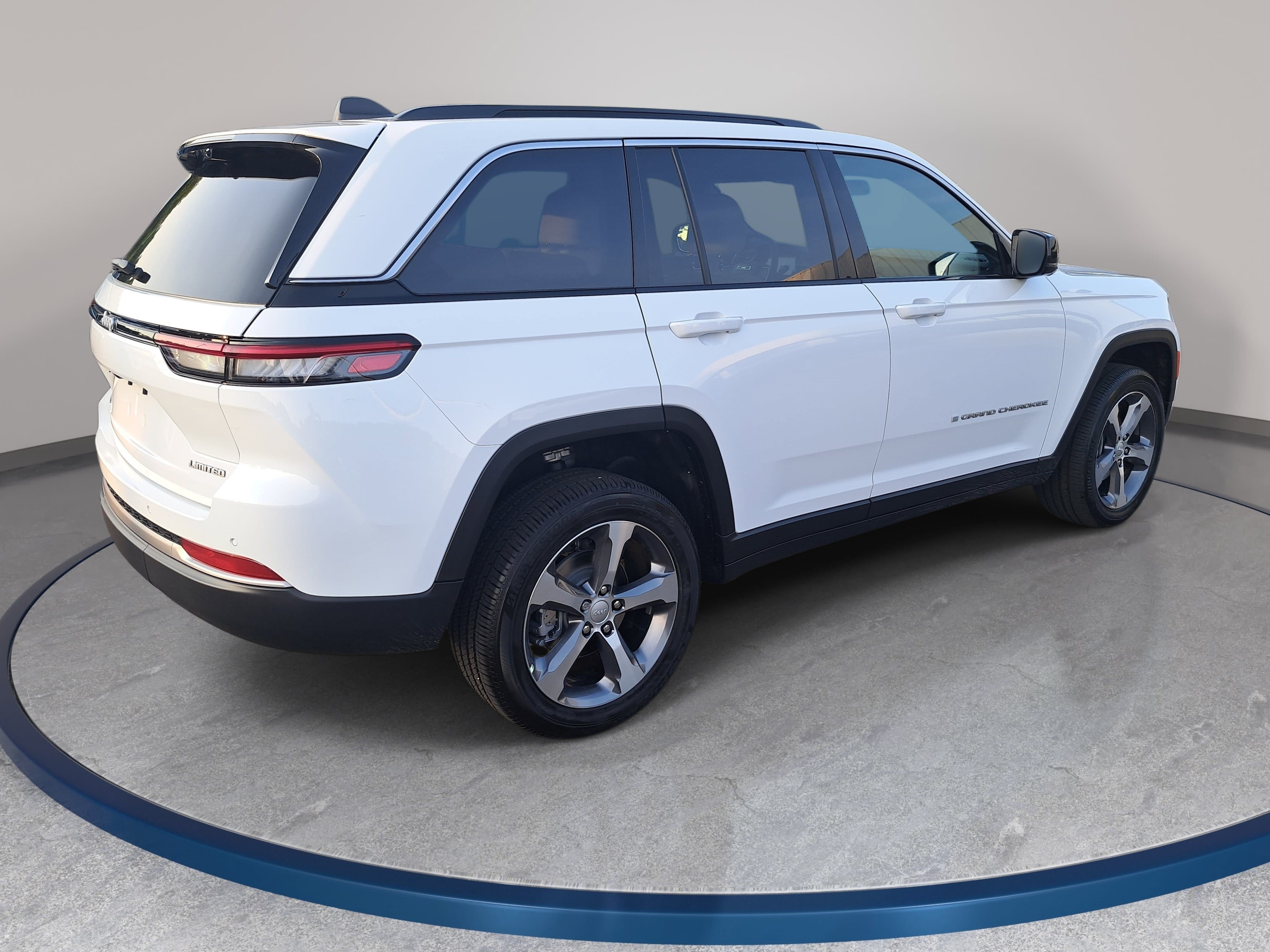 New 2026 Jeep Grand Cherokee Limited w/ Luxury Tech Group II AWD/4WD image 5