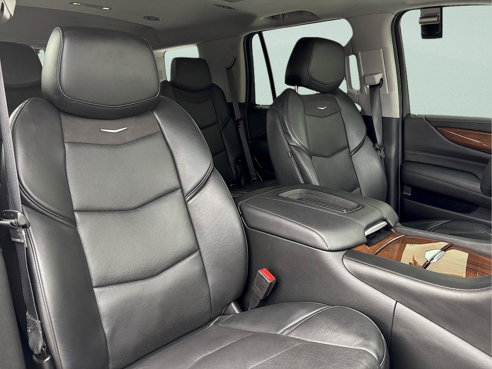 Used 2020 Cadillac Escalade Luxury AWD/4WD image 40