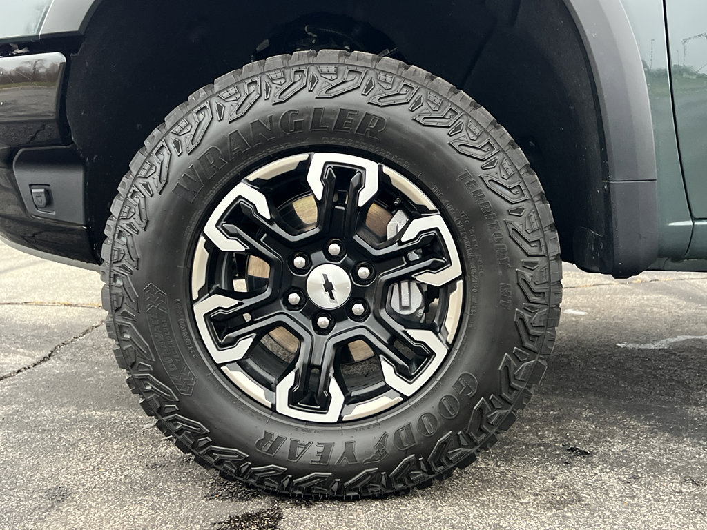 Used 2025 Chevrolet Silverado 1500 ZR2 w/ Technology Package image 12