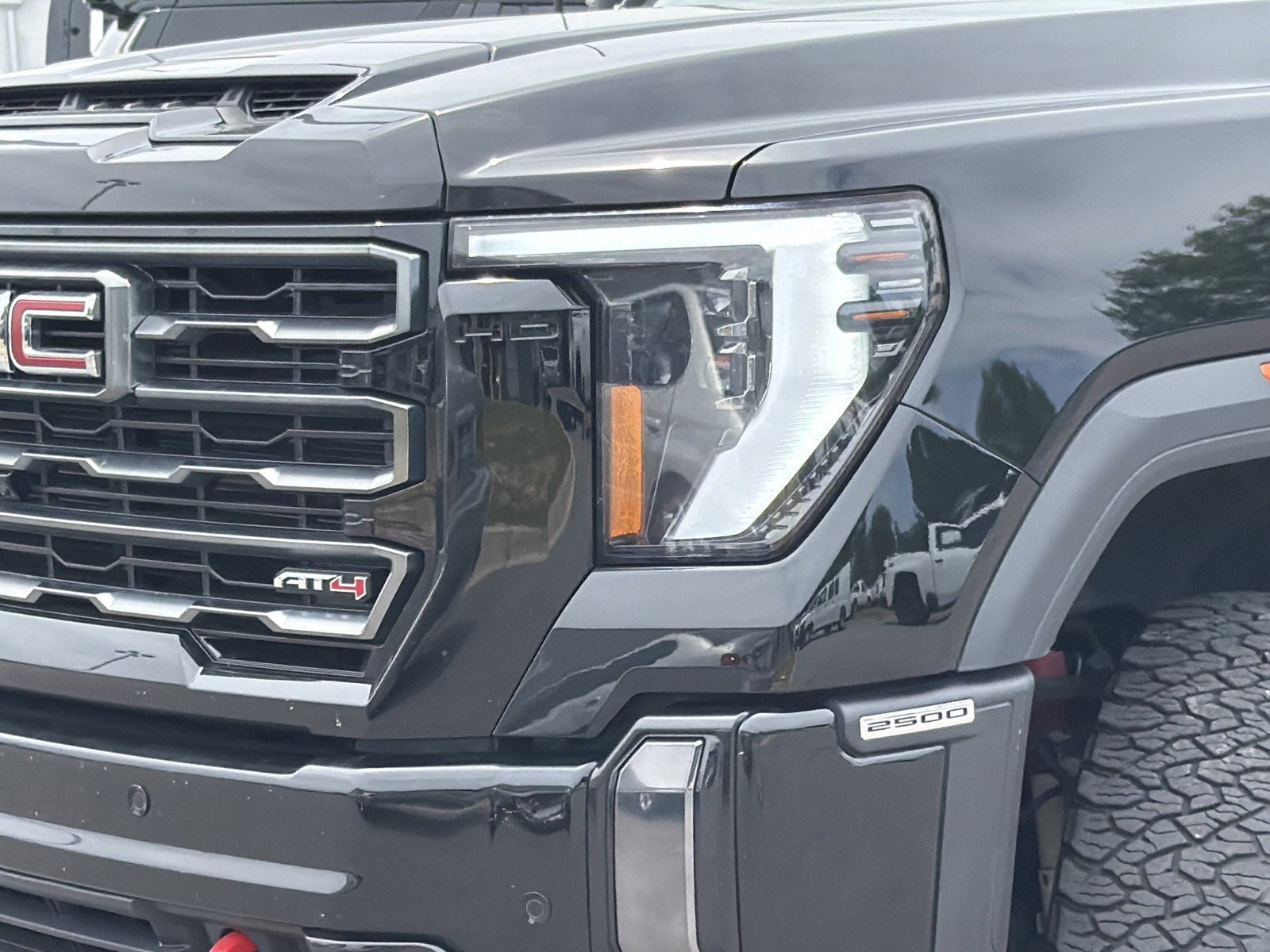 Used 2024 GMC Sierra 2500 AT4 w/ AT4 Premium Plus Package AWD/4WD image 9