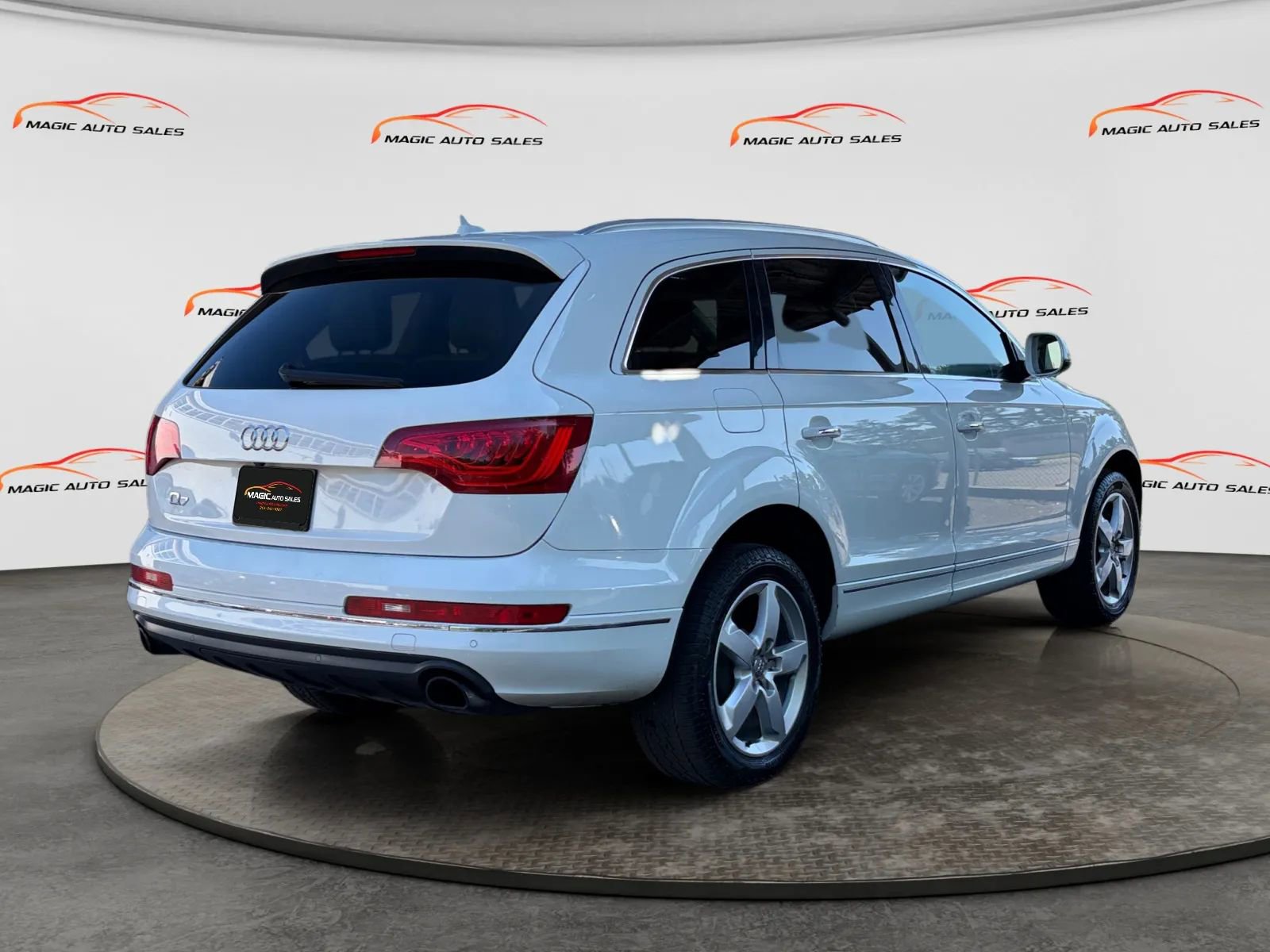 Used 2015 Audi Q7 3.0T Premium w/ Technology Package AWD/4WD image 10