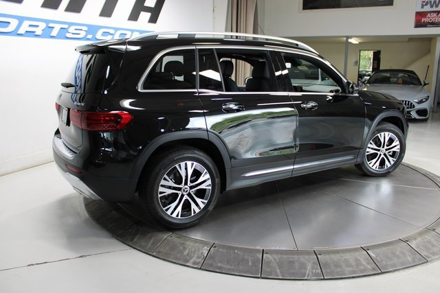 Used 2024 Mercedes-Benz GLB 250 4MATIC w/ Exclusive Package image 6