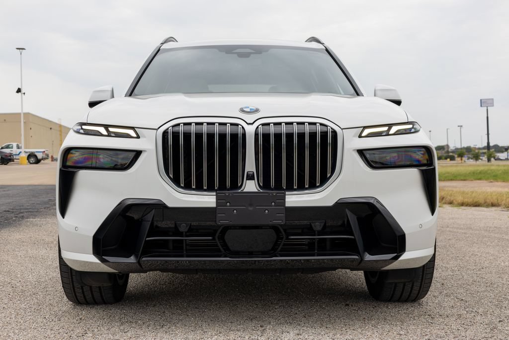 Used 2026 BMW X7 xDrive40i w/ M Sport Package AWD/4WD image 2