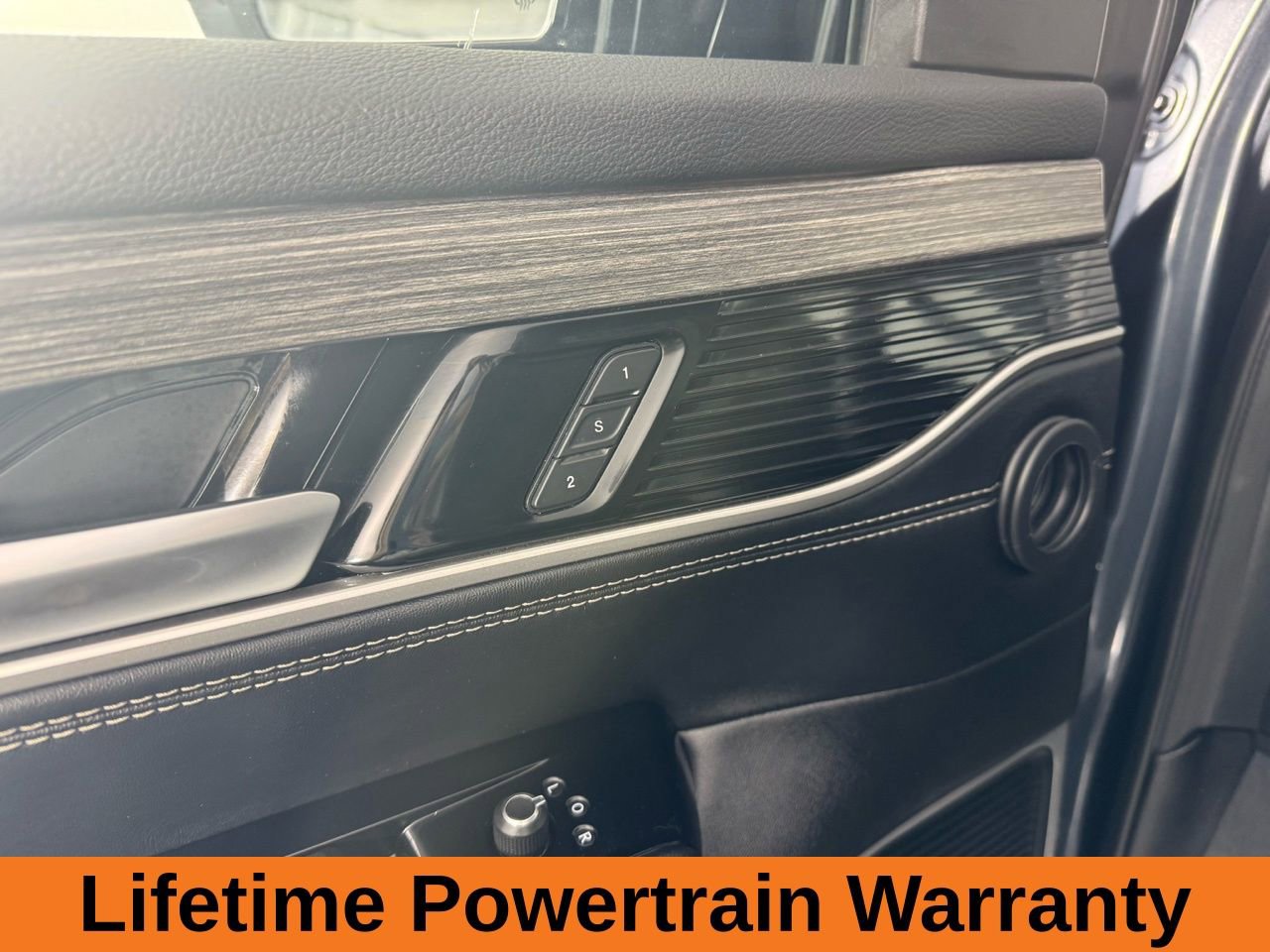 Used 2024 Jeep Wagoneer L Series II w/ Flexible Seating Group image 12