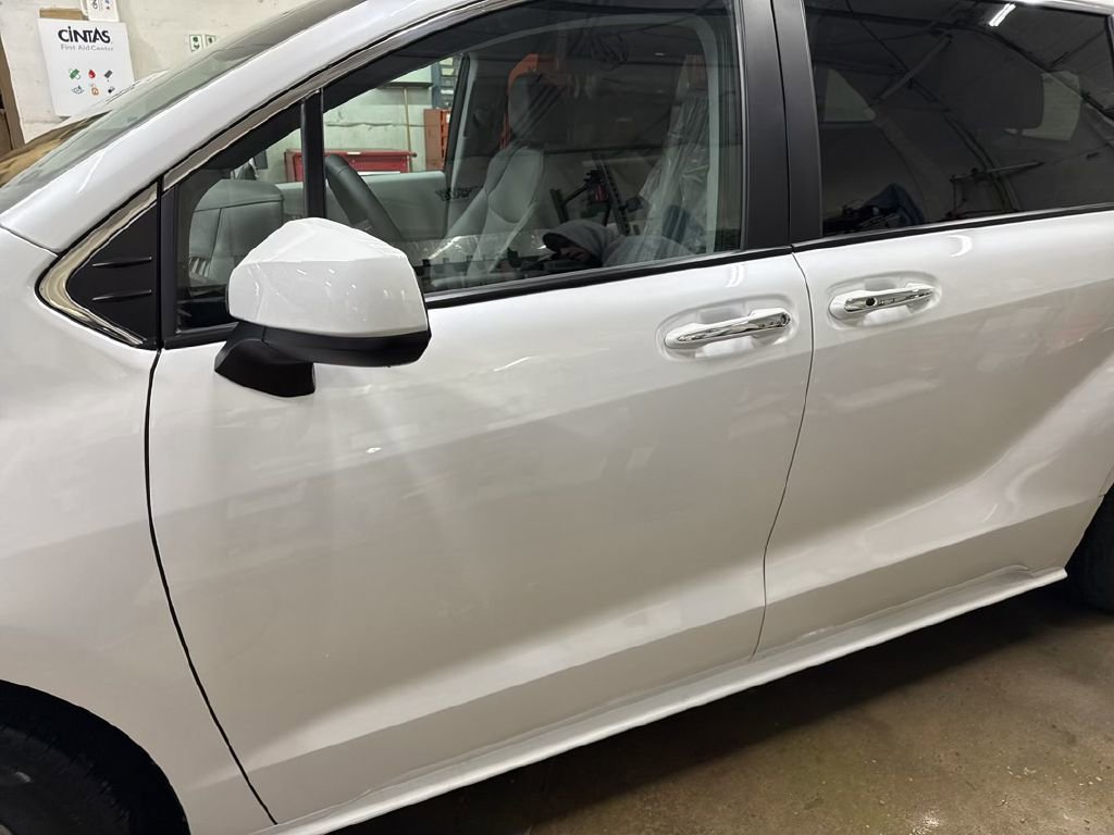 Used 2024 Toyota Sienna XLE image 5