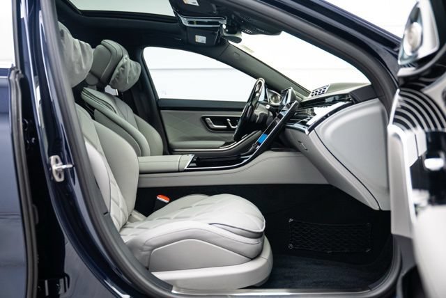 Used 2025 Mercedes-Benz Maybach S 580 4MATIC image 12