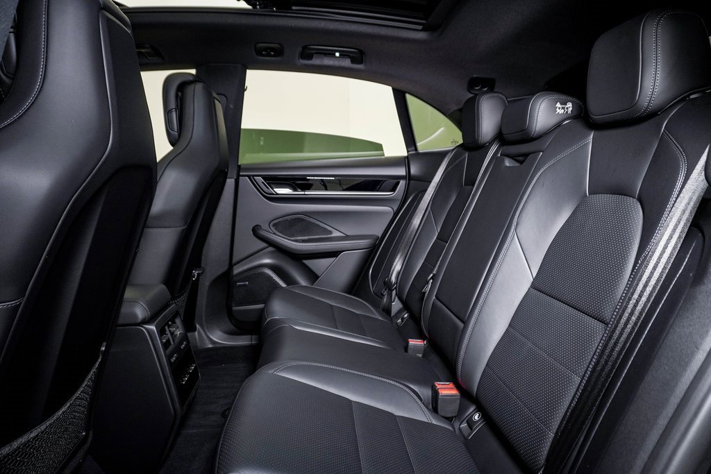 Certified 2025 Porsche Macan Electric image 17