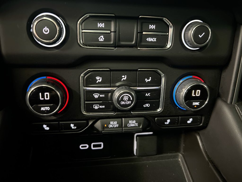 Used 2023 Chevrolet Tahoe Z71 w/ Luxury Package AWD/4WD image 17