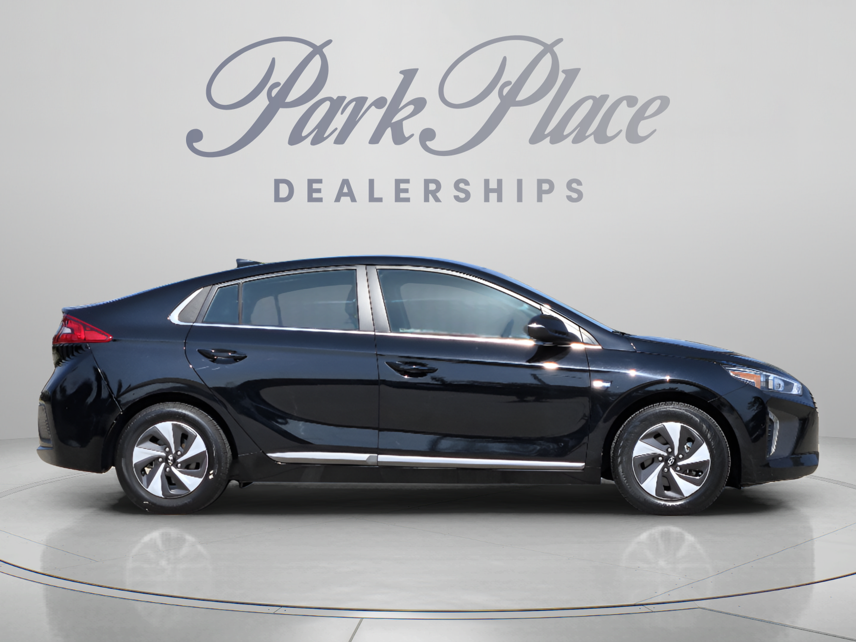 Used 2017 Hyundai Ioniq SEL FWD image 6