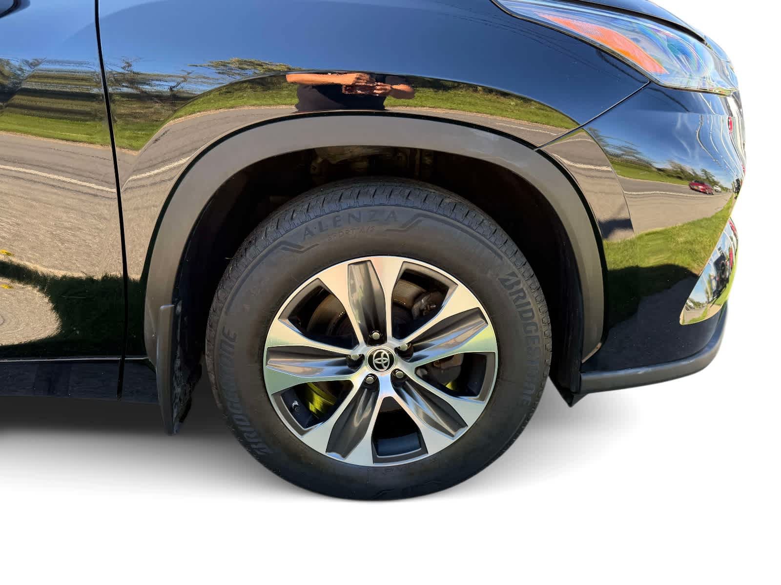 Used 2023 Toyota Highlander XLE AWD/4WD image 7