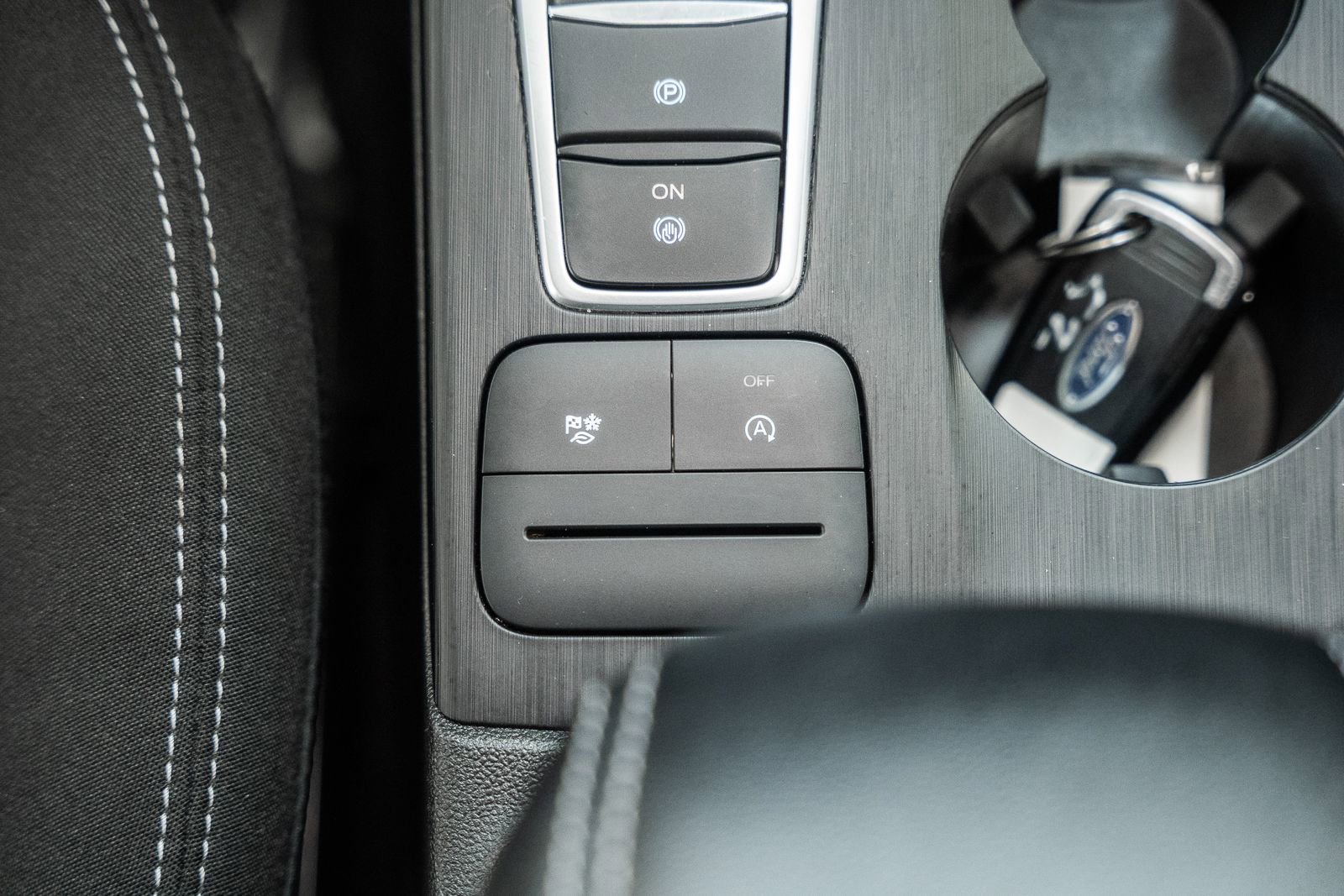 Certified 2025 Ford Escape Active image 32