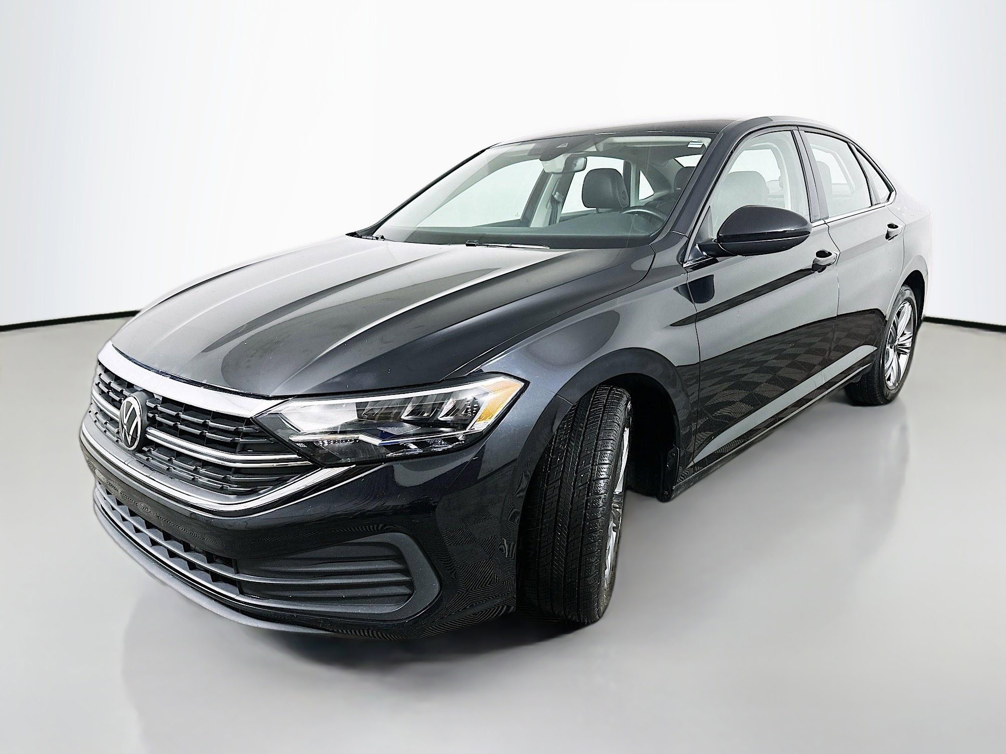 Used 2024 Volkswagen Jetta SE image 3