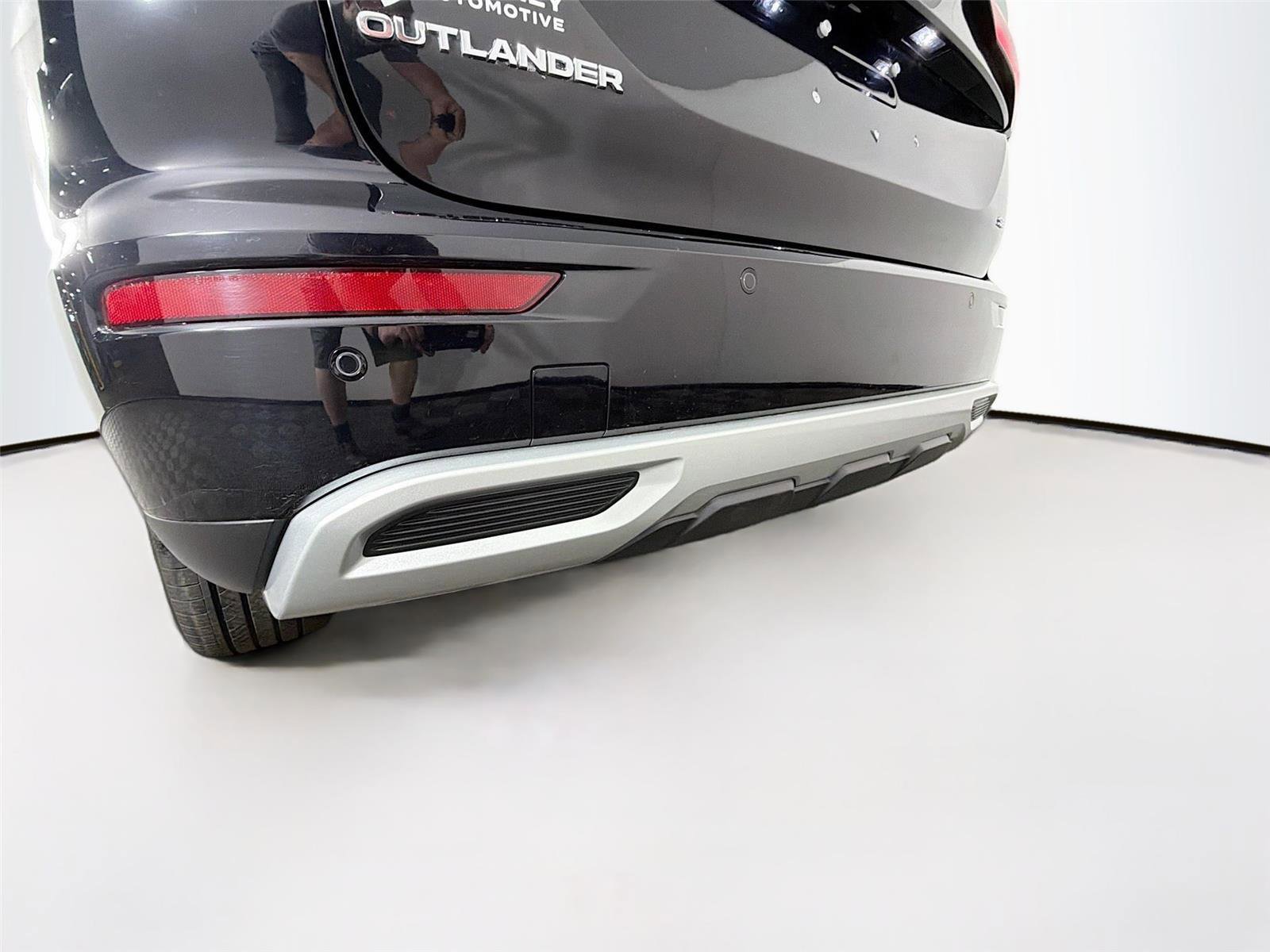 Used 2023 Mitsubishi Outlander SE image 35