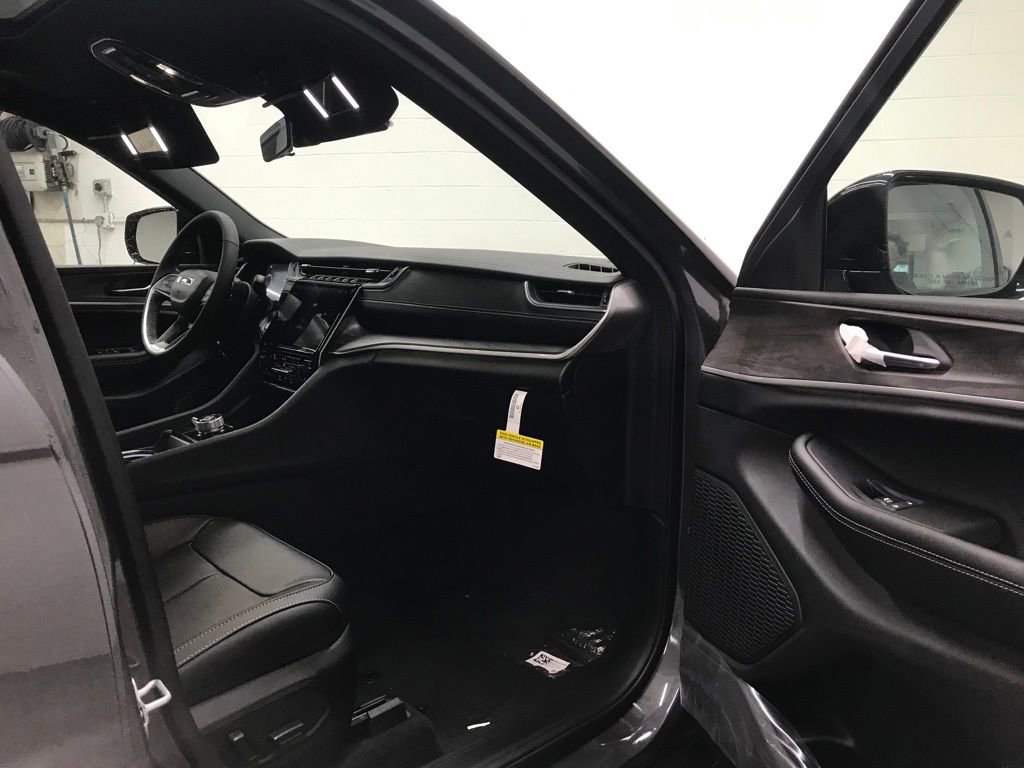New 2025 Jeep Grand Cherokee Limited image 40