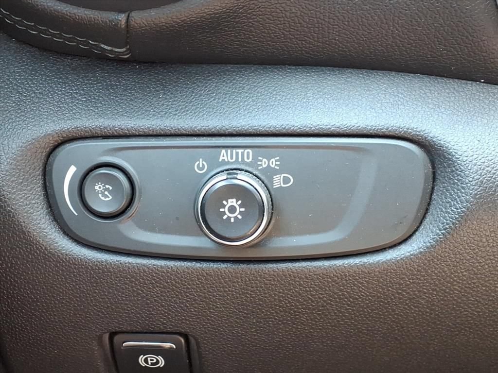 Used 2019 Chevrolet Blazer LT FWD image 11