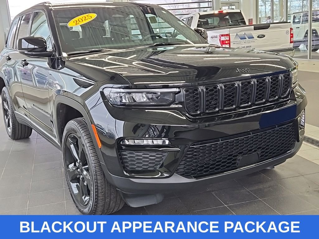 Used 2025 Jeep Grand Cherokee Limited w/ Black Appearance Package AWD/4WD image 2