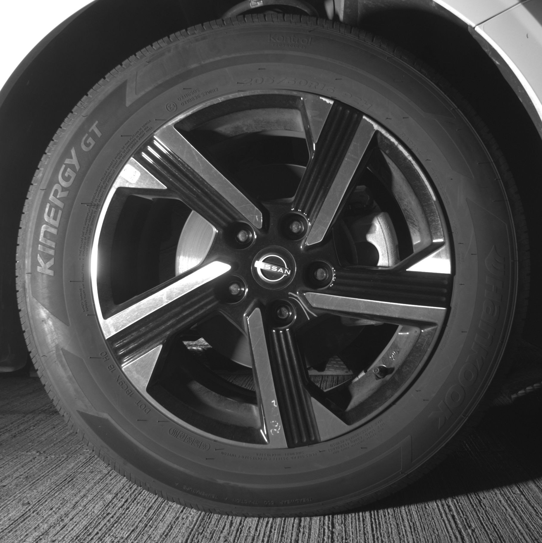 Used 2025 Nissan Sentra SV FWD image 13