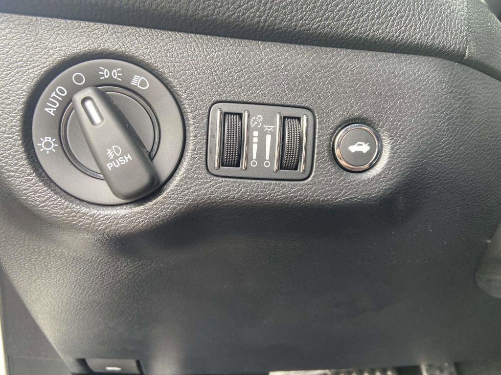 Used 2022 Dodge Challenger R/T RWD image 17
