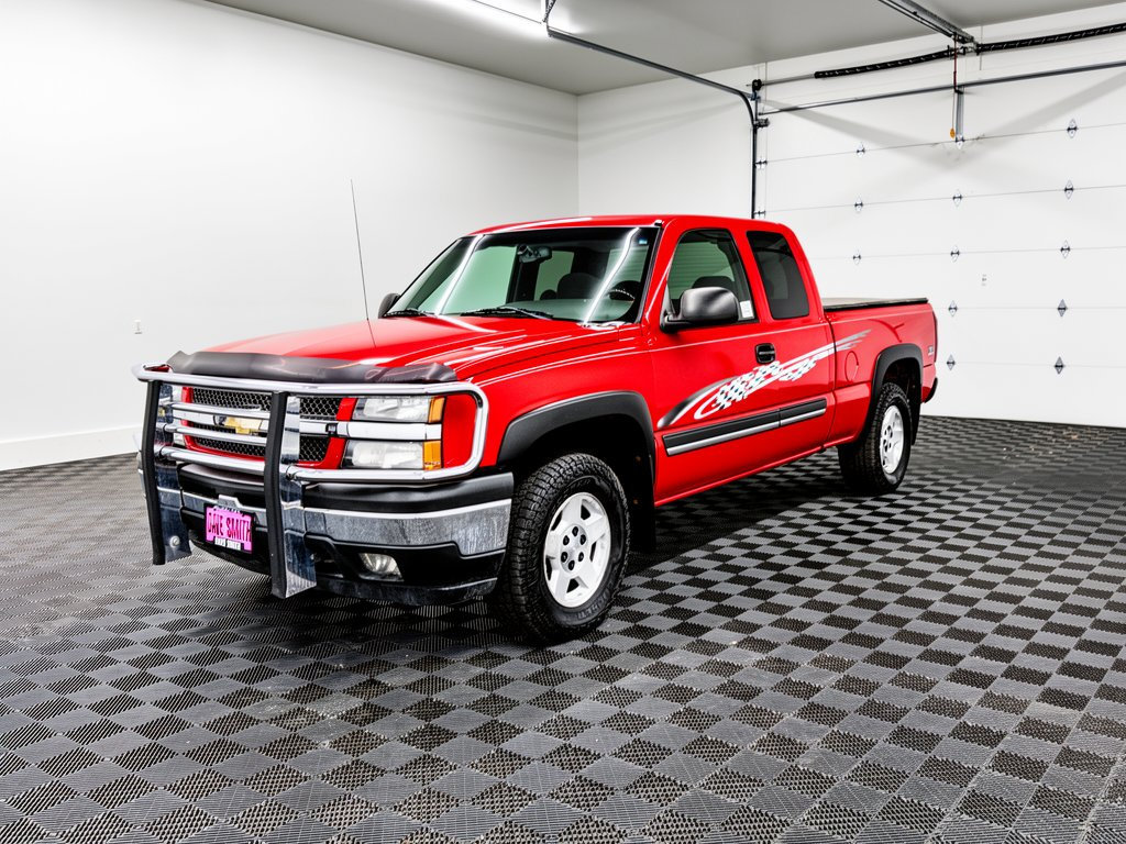 Used 2005 Chevrolet Silverado 1500 LS w/ Light Duty Power Package AWD/4WD image 1