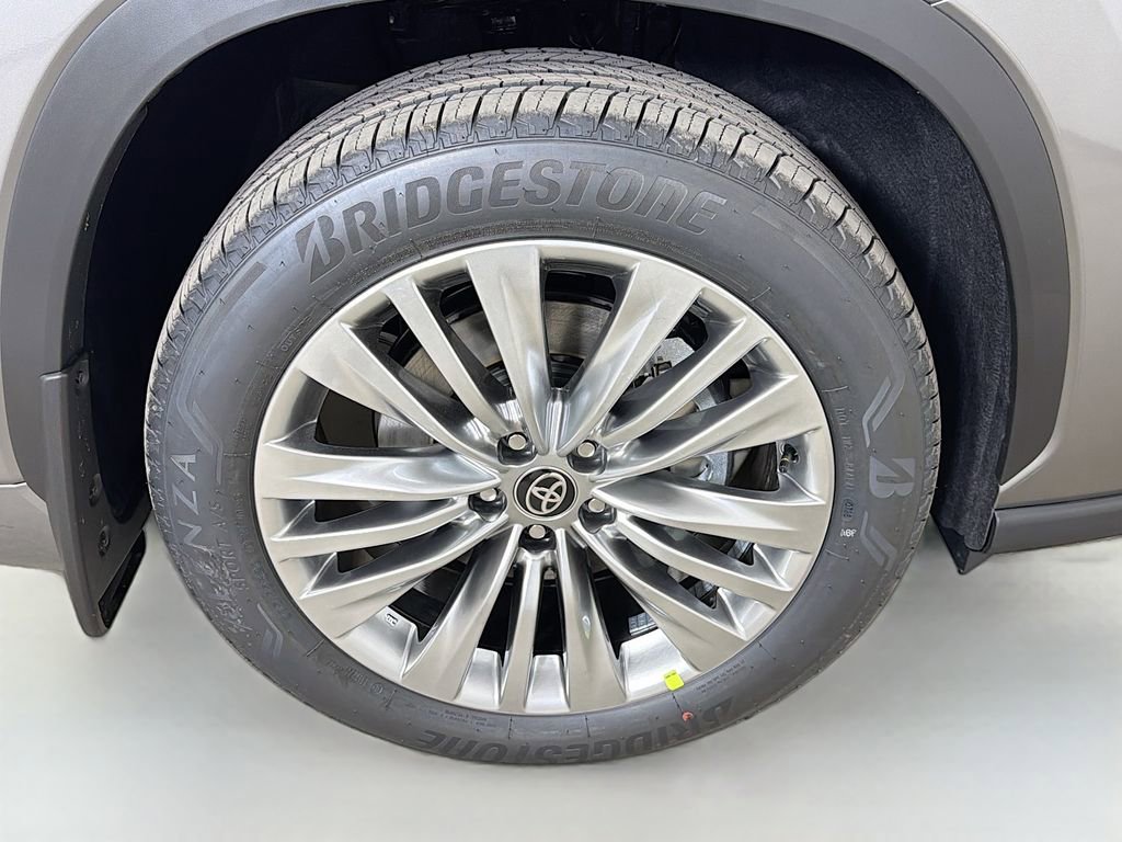 New 2026 Toyota Highlander Platinum image 27