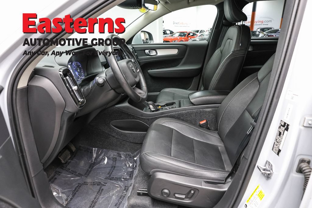 Used 2021 Volvo XC40 T4 Momentum FWD image 13