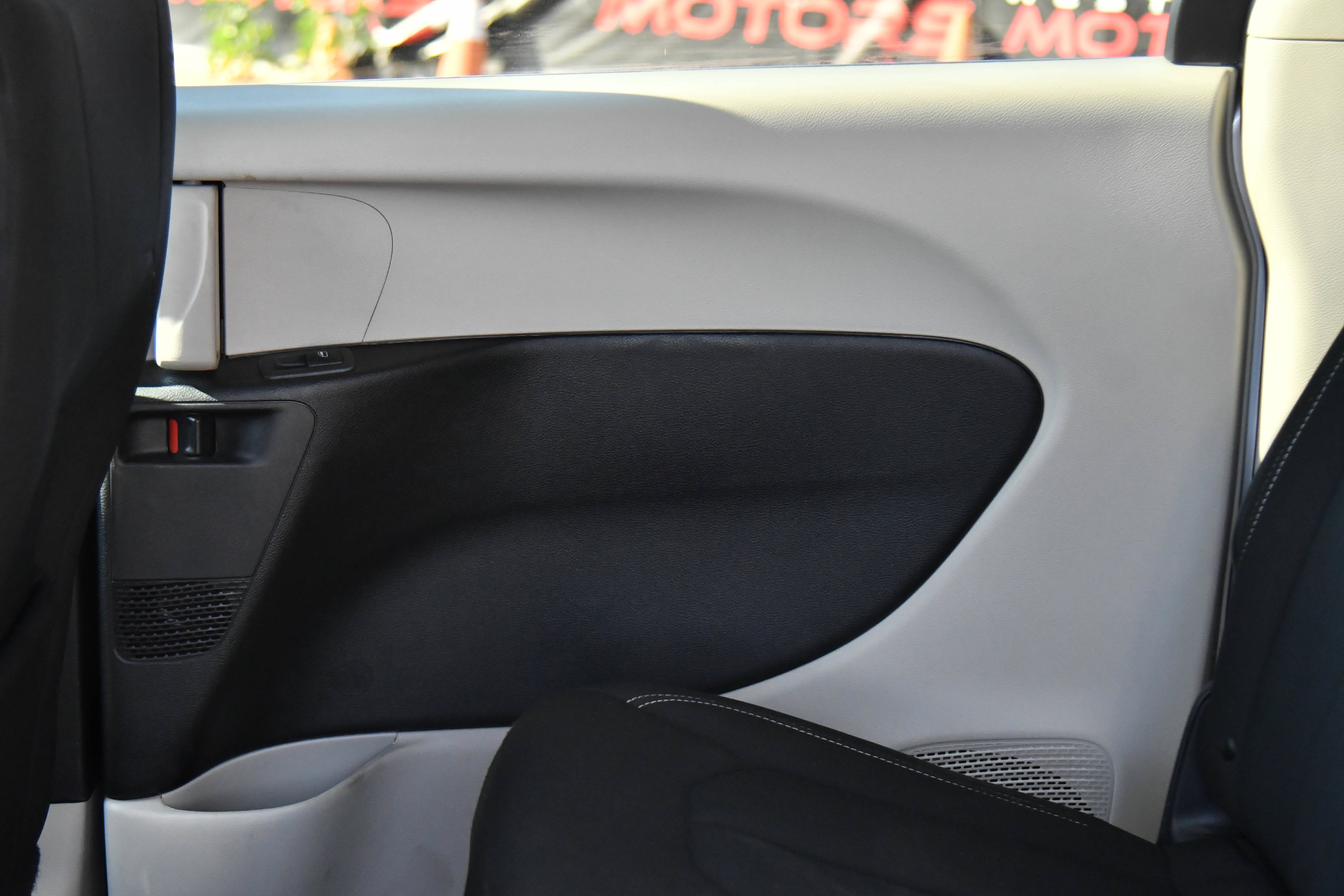 Used 2023 Chrysler Voyager LX FWD image 34