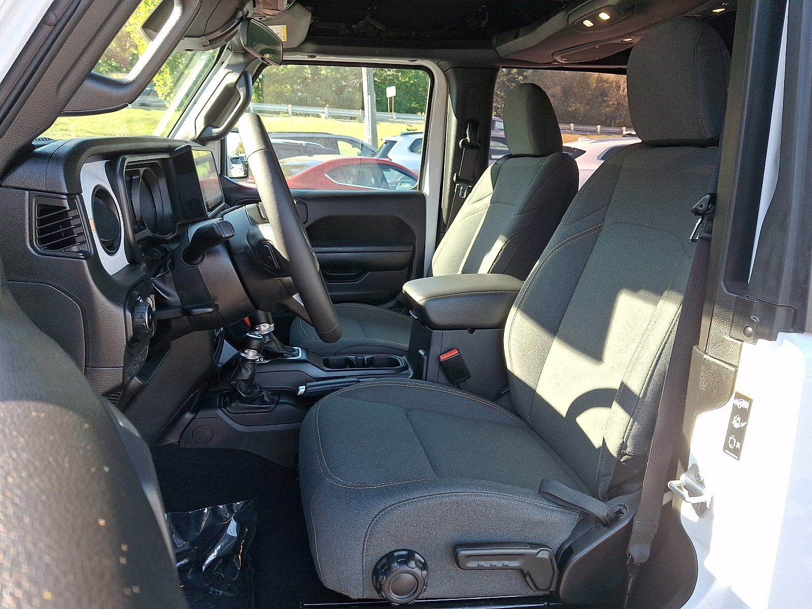 Used 2025 Jeep Wrangler Sport AWD/4WD image 13