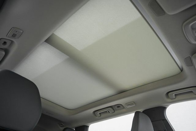 Certified 2025 Volvo XC90 T8 Core w/ Climate Package image 29