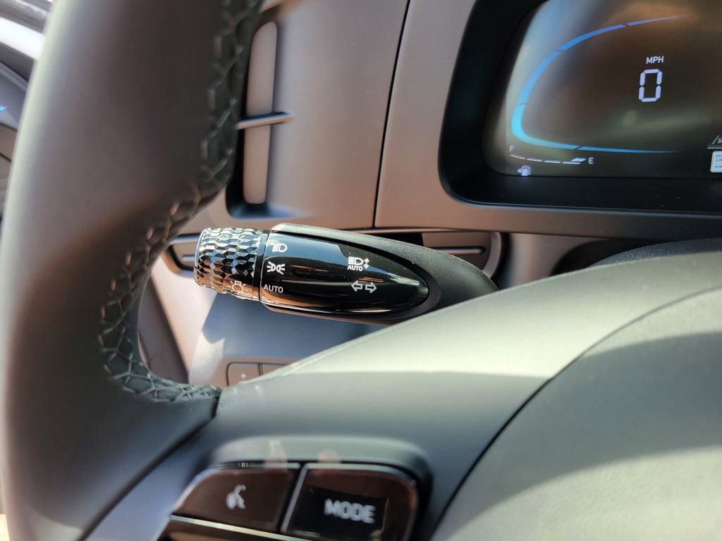 Certified 2025 Hyundai Elantra Sport image 16