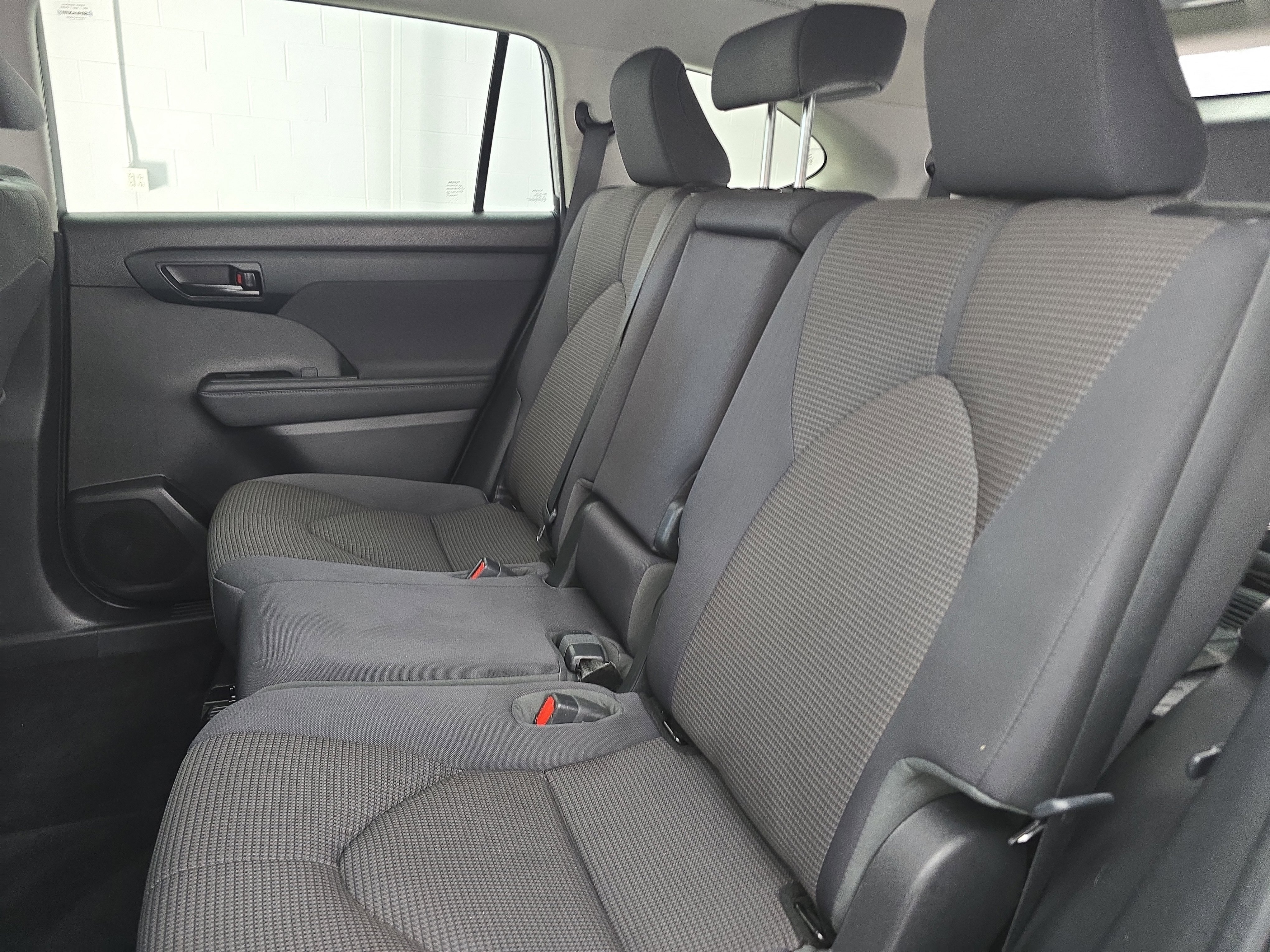 Used 2023 Toyota Highlander L image 15