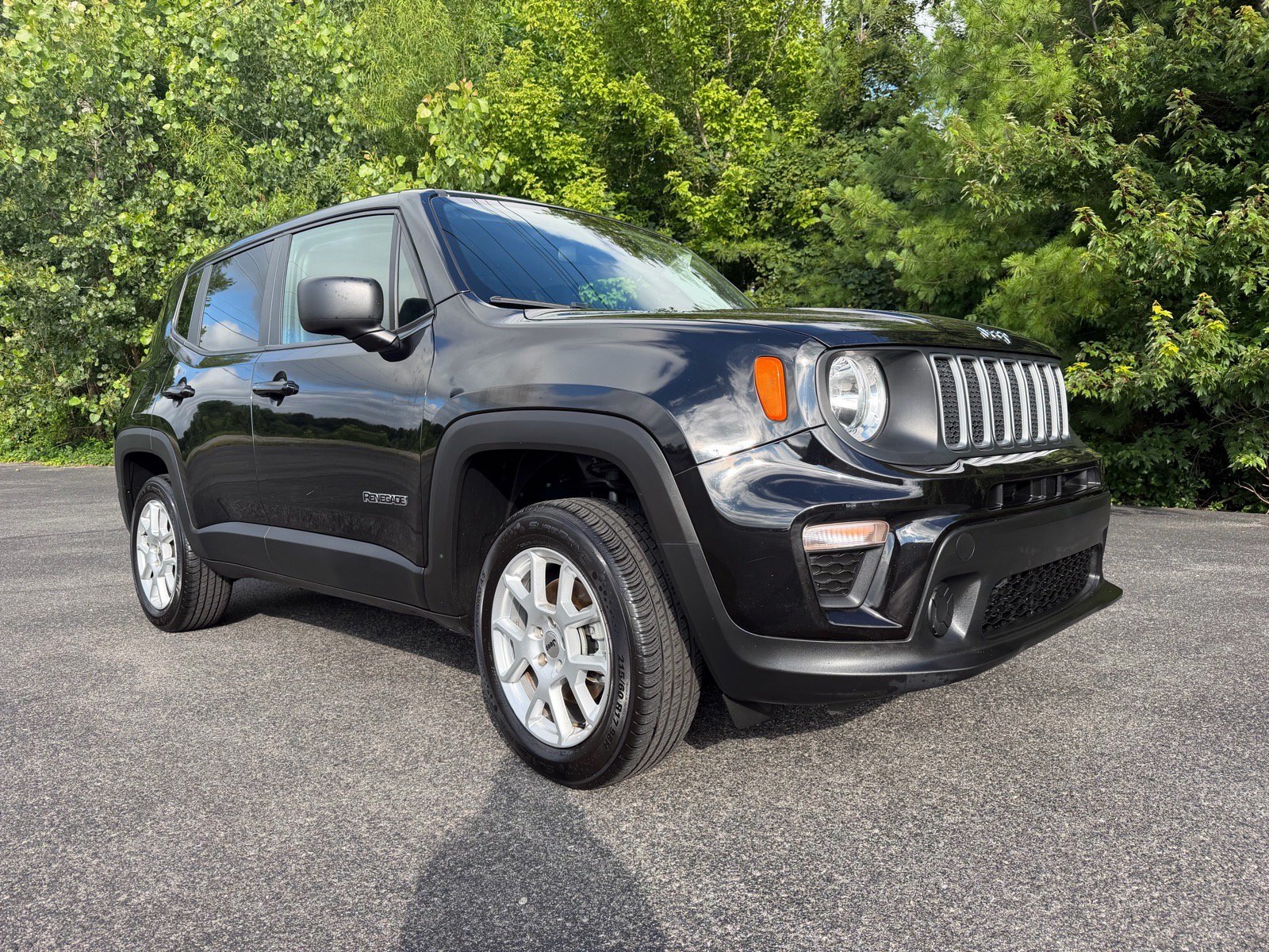 Used 2023 Jeep Renegade Latitude AWD/4WD image 2