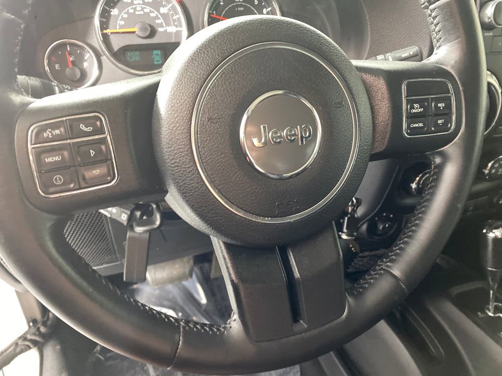 Used 2014 Jeep Wrangler Unlimited Rubicon w/ Connectivity Group image 15