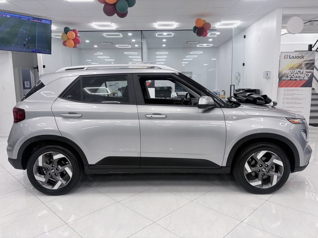 Used 2025 Hyundai Venue SEL FWD image 5