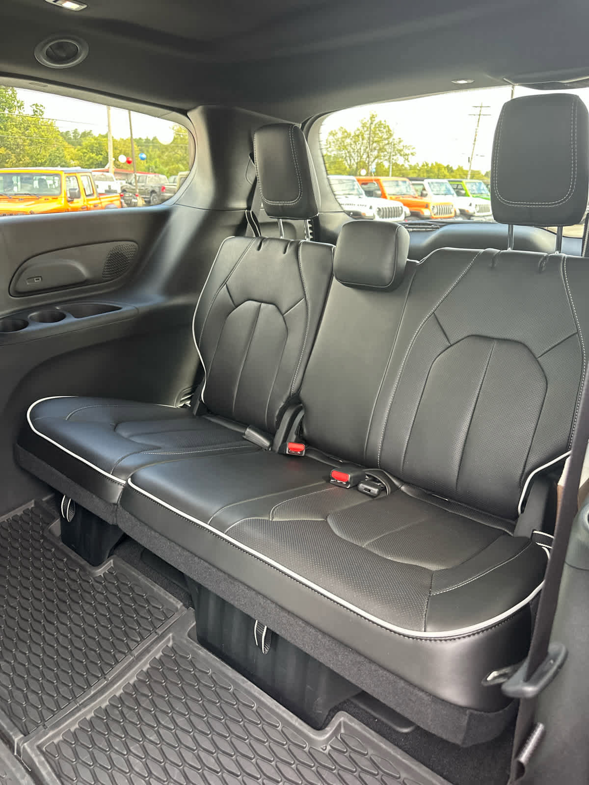 New 2026 Chrysler Pacifica Limited image 11