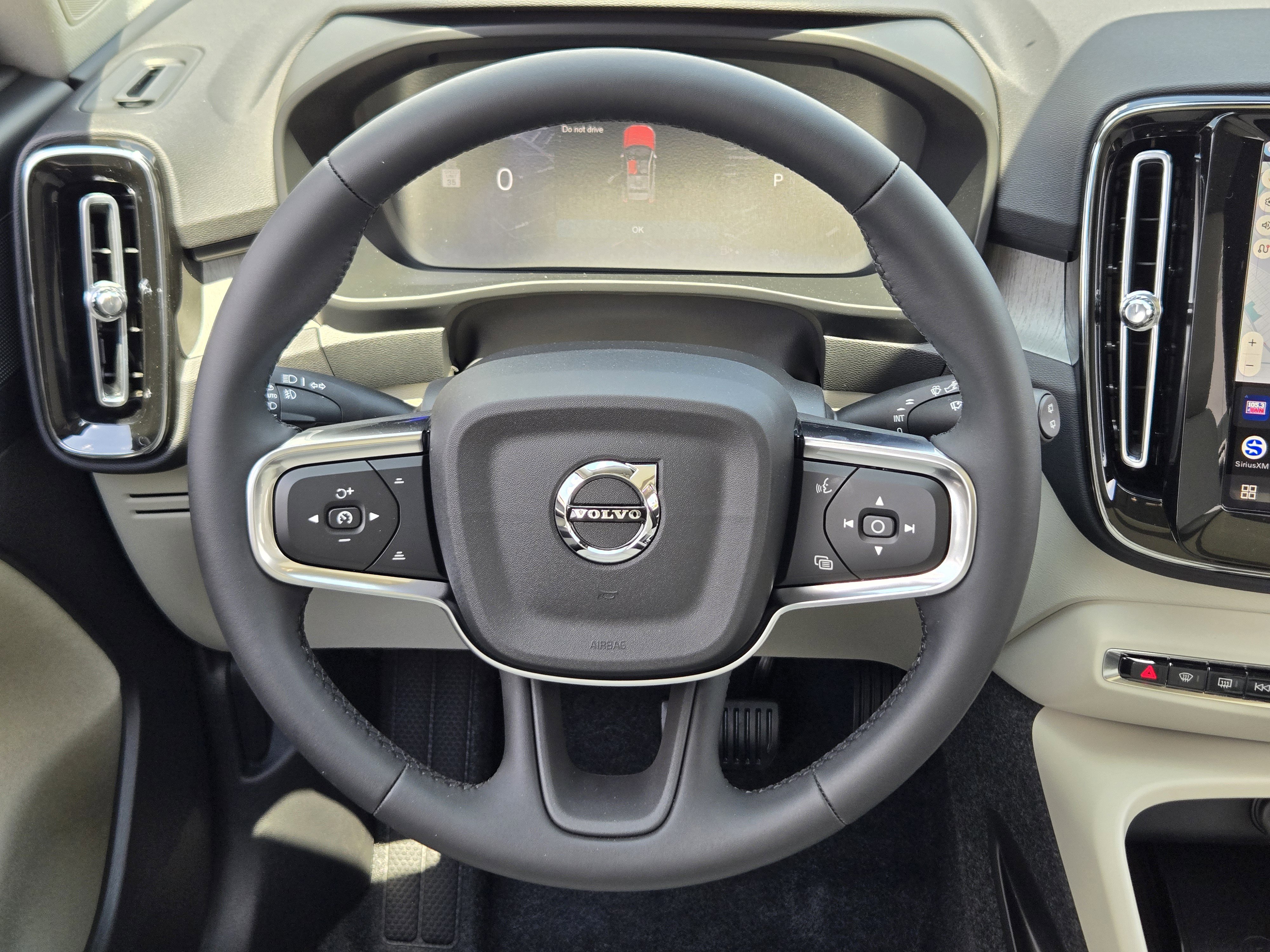 New 2026 Volvo XC40 B5 Plus w/ Protection Package Premier image 27