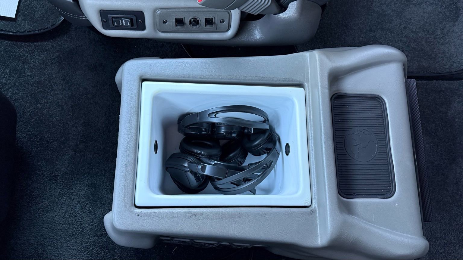 Used 2023 Chevrolet Express 2500 image 43