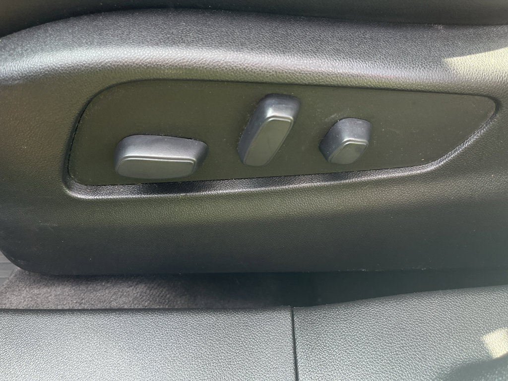 Used 2020 Cadillac XT4 Premium Luxury w/ Cold Weather Package AWD/4WD image 15