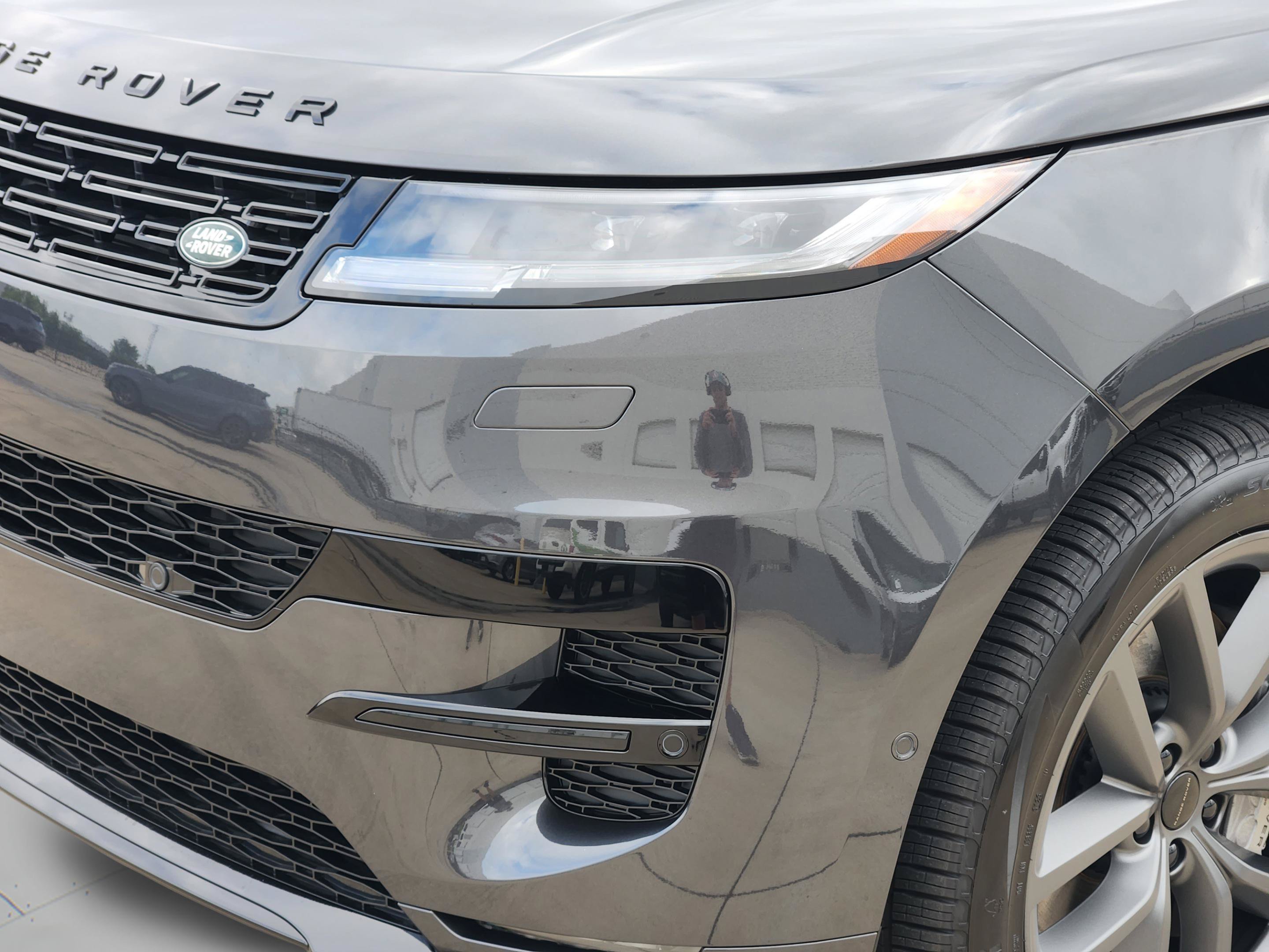 New 2026 Land Rover Range Rover Sport Dynamic SE AWD/4WD image 9
