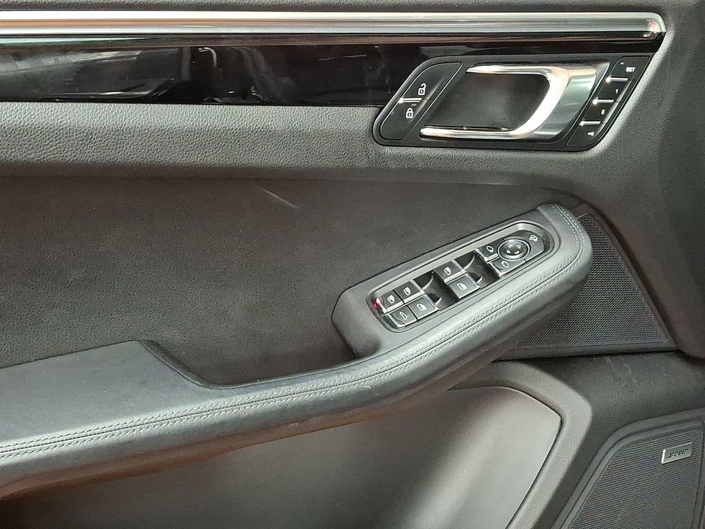Used 2021 Porsche Macan Turbo image 7