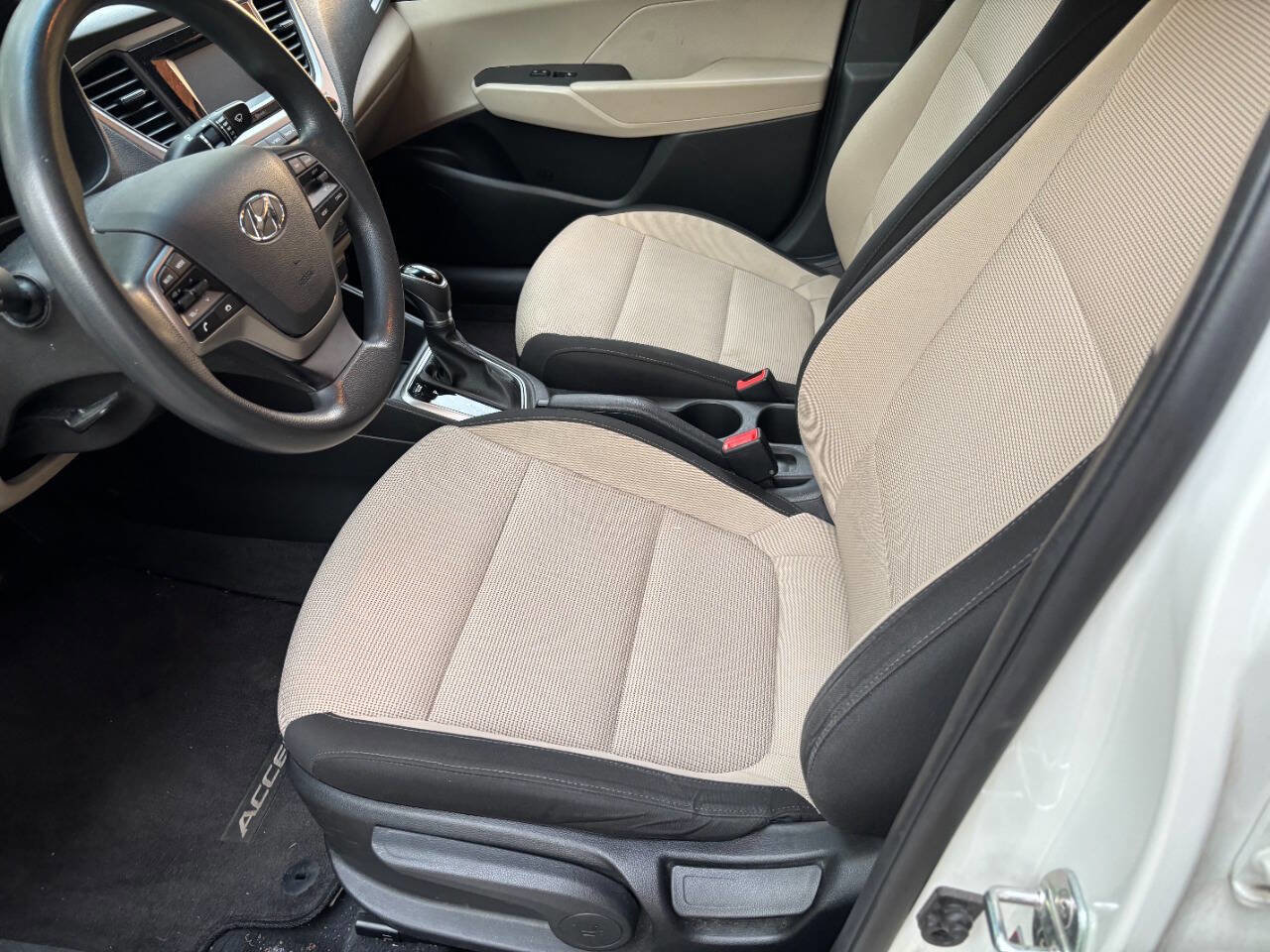Used 2018 Hyundai Accent SE FWD image 14