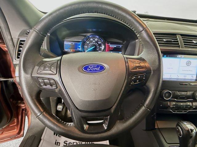 Used 2018 Ford Explorer XLT AWD/4WD image 12