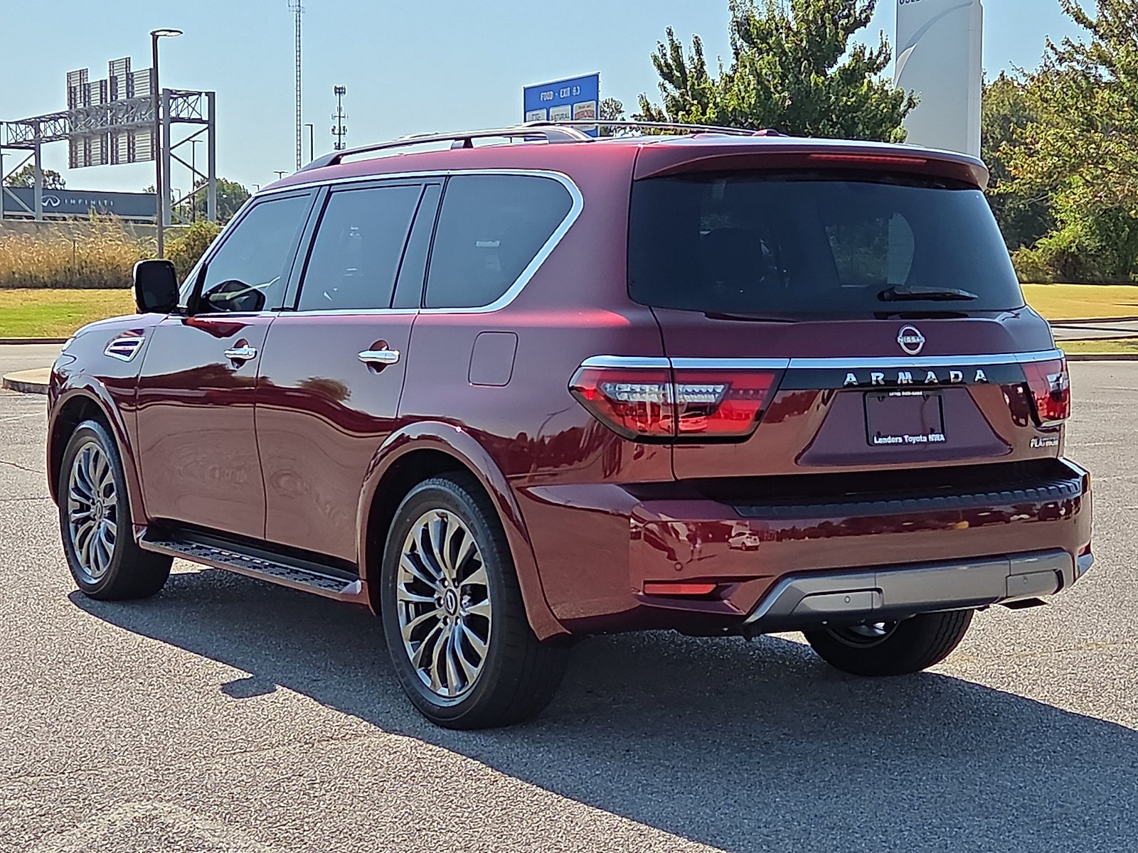 Used 2023 Nissan Armada Platinum w/ Captain's Chairs Package AWD/4WD image 4