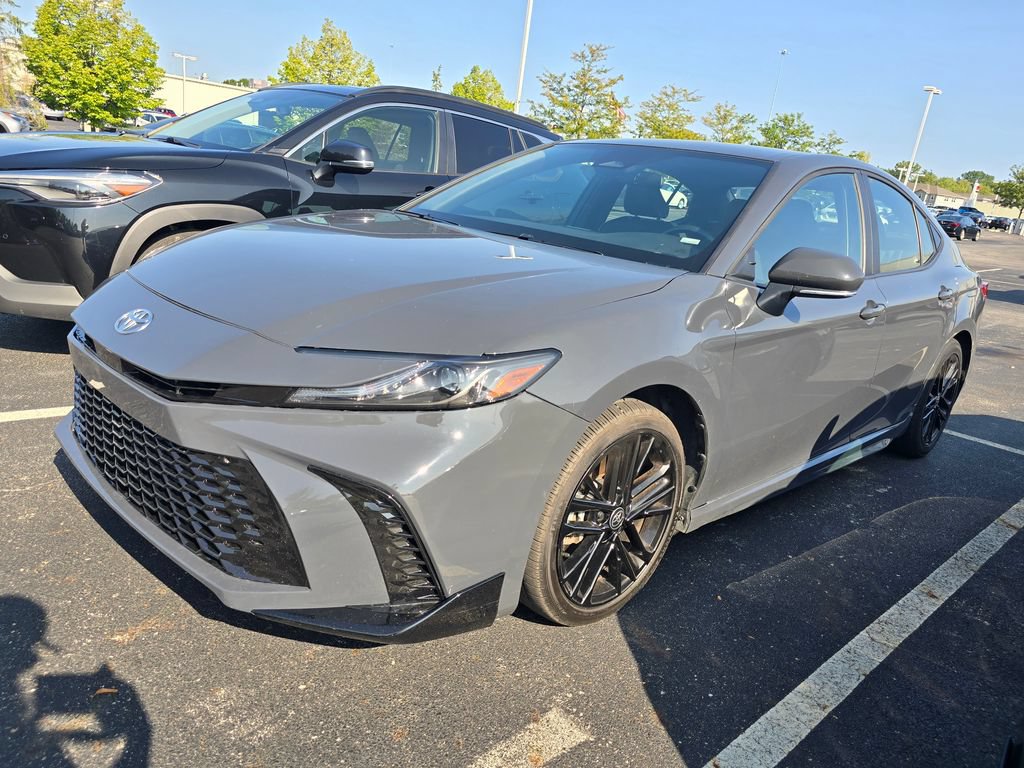 Used 2025 Toyota Camry SE FWD image 5