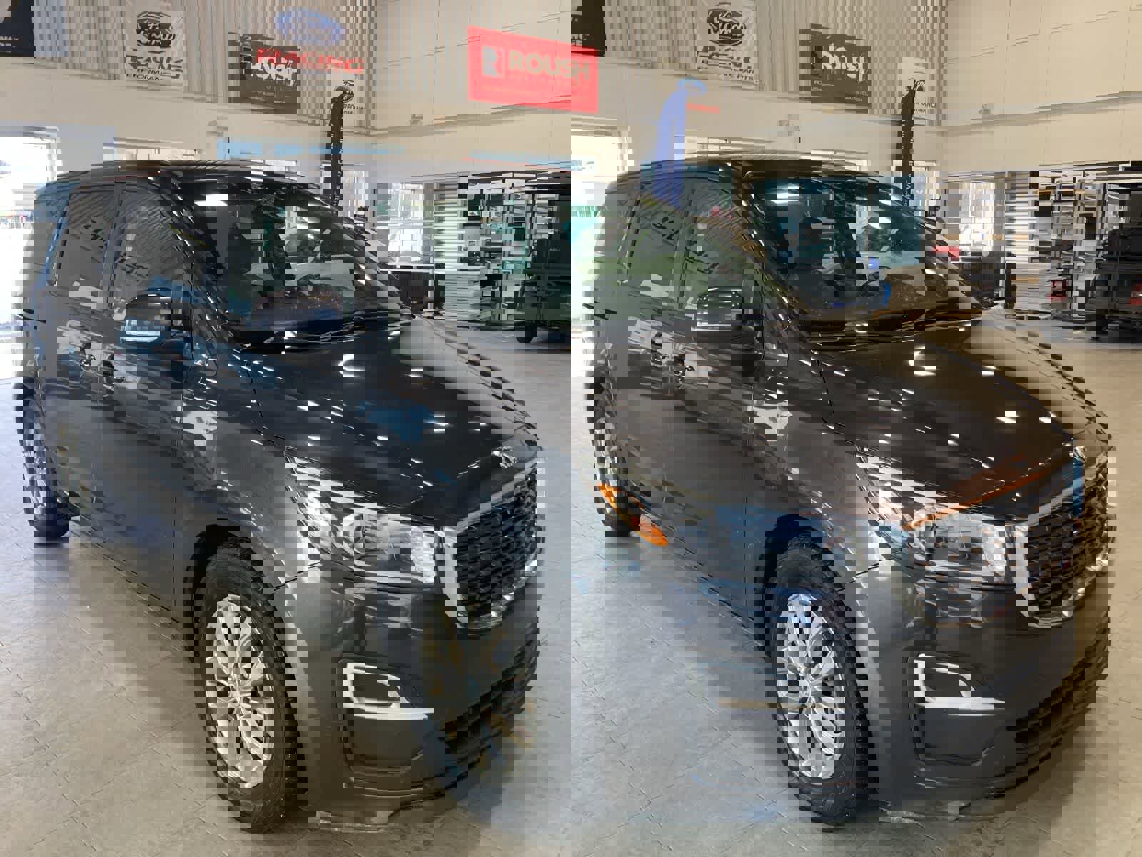 Used 2021 Kia Sedona LX image 3