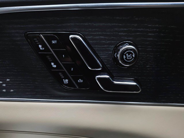 Used 2025 Cadillac Lyriq Luxury w/ Nappa Leather Package AWD/4WD image 36